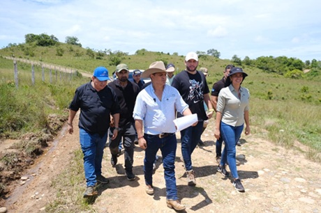 Donde no pasaba maquinaria hace años, hoy llega Zorro con inversión y compromiso en vías rurales